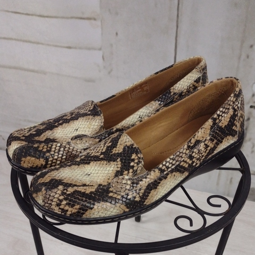 Clarks Snakeskin Patterned Loafers Size 9